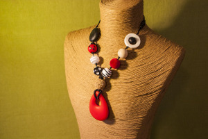 Nursing_Necklace_Silicone_Teether_Red, Black White and Natural